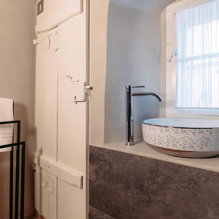 Nathan - Genius Loci 1636 Apartment *